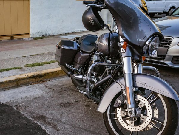 Quelles solutions existent pour réduire les émissions des voitures à essence ?