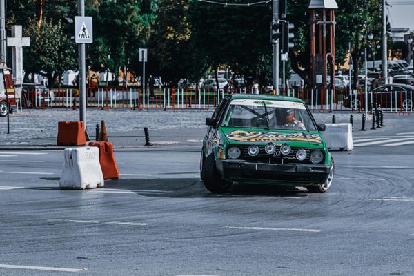 Restaurer une voiture ancienne en bijou de collection : un investissement gagnant ?